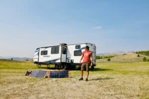 Read more about the article Using the Sun to Power Your RV